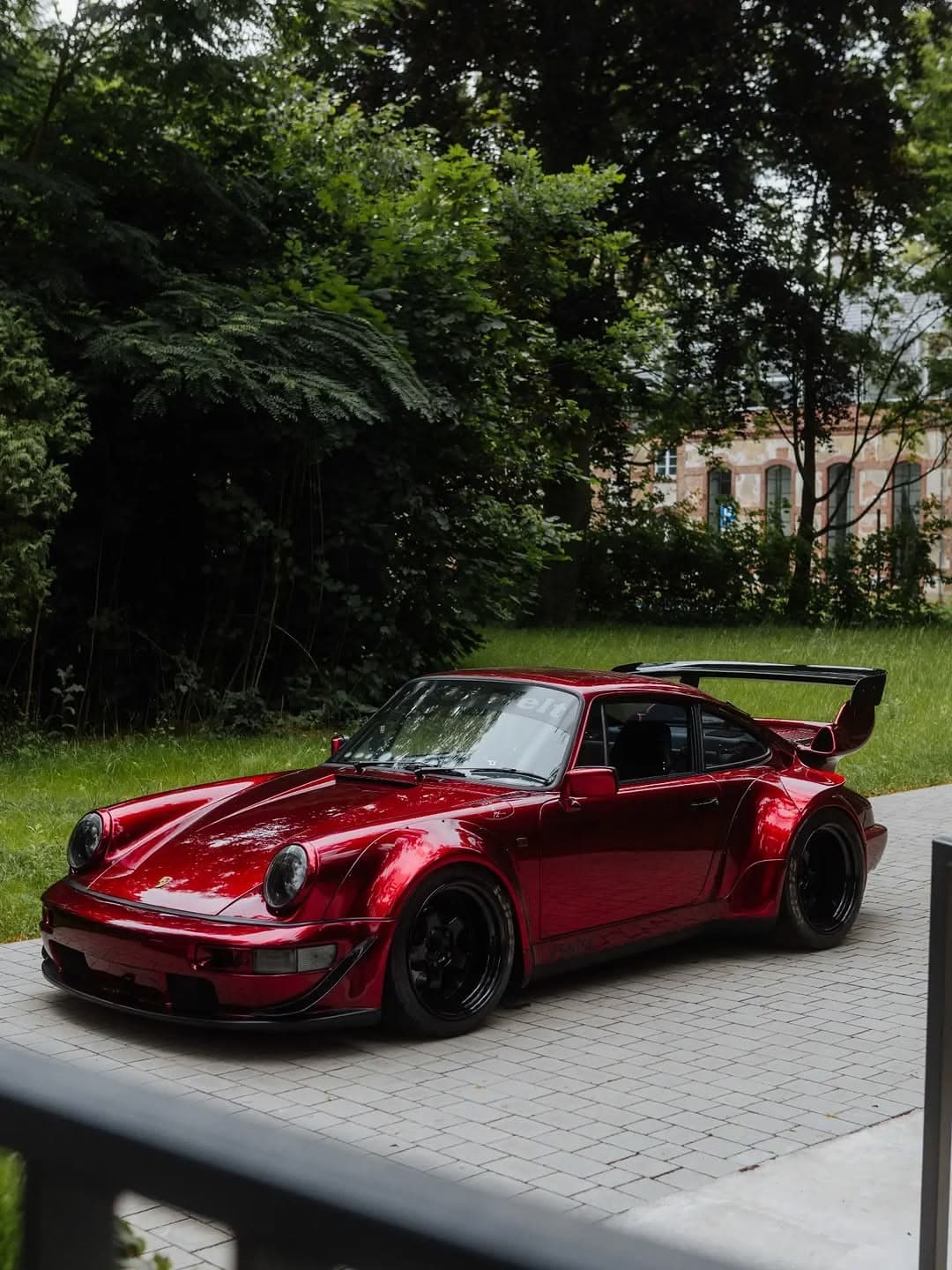 Automobile